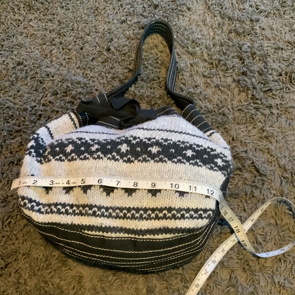 American Eagle drawstring bucket style sweater bag - Picture 8 of 12